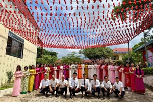 Tập thể CBGVNV nhà trường